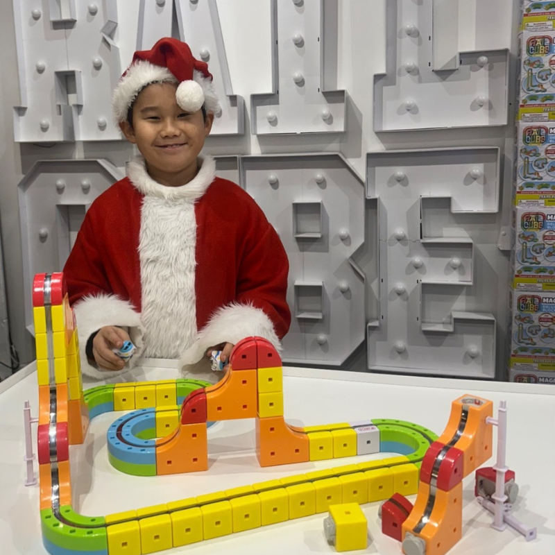 MagicRailCube: Interaktives Schienenbauspielzeug für frühkindliches Lernen